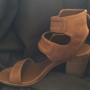 Melrose &Market Taytum Block Heel Sandal 7